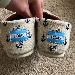 Toms